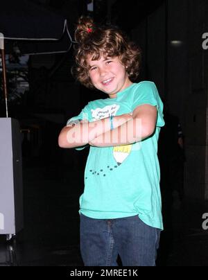 Jonathan Morgan Heit, un acteur enfant prolifique, pose pour des photos à l'extérieur du restaurant Katsuya. Parmi les projets à venir de Heit, citons « Santa Buddies » qui doit sortir plus tard cette année et « Date Night » qui doit être mis en place en 2010. Los Angeles, Californie. 7/2/09. Banque D'Images