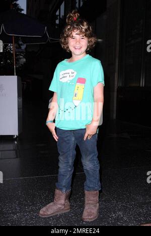 Jonathan Morgan Heit, un acteur enfant prolifique, pose pour des photos à l'extérieur du restaurant Katsuya. Parmi les projets à venir de Heit, citons « Santa Buddies » qui doit sortir plus tard cette année et « Date Night » qui doit être mis en place en 2010. Los Angeles, Californie. 7/2/09. Banque D'Images