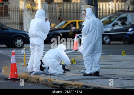 Buenos Aires, Buenos Aires, Argentine. 31st janvier 2023. Un policier a tiré sur une femme de police et deux de ses compagnons. Il s'est produit en plein jour dans les rues Nazca et Beiro, dans le quartier d'Agronomie. (Credit image: © Claudio Santisteban/ZUMA Press Wire) USAGE ÉDITORIAL SEULEMENT! Non destiné À un usage commercial ! Banque D'Images