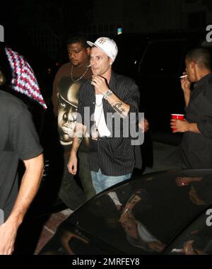 Exclusif !! Kevin Federline Dines, le mari de Britney Spear, à Nobu avant d'accueillir la boîte de nuit Mansion pour promouvoir son nouvel album "Playing with Fire". Miami, FL 11/17/06 tous Banque D'Images