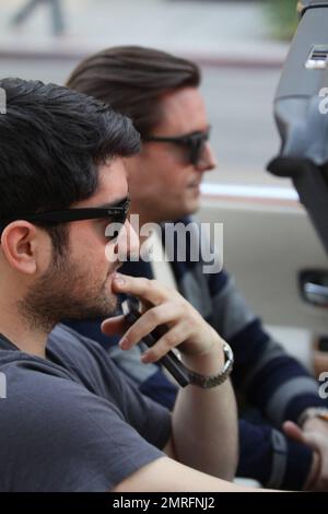 Rob Kardashian et Scott Disick se rassemblent dans un Rolls Royce convertible sur Rodeo Drive à Beverly Hills, Californie. 28th décembre 2011. Banque D'Images