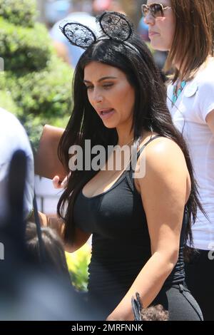 Kim Kardashian célèbre l'anniversaire de 2nd du Nord-Ouest à Disneyland et Disney California Adventure. Los Angeles, Californie. 15th juin 2015. Banque D'Images