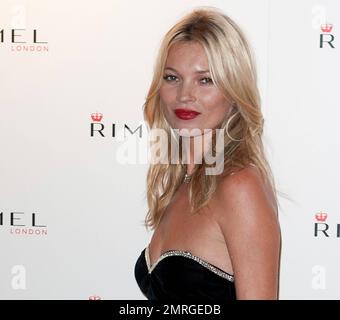 Kate Moss apparaît à la fête de Rimmel qui a eu lieu pour célébrer 10 ans de partenariat avec la jeune fille londonienne Kate Moss qui s'est tenue à la station électrique de Battersea. Londres.UK. 15th septembre 2011. . Banque D'Images