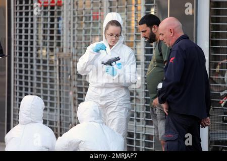 Buenos Aires, Buenos Aires, Argentine. 31st janvier 2023. Un policier a tiré sur une femme de police et deux de ses compagnons. Il s'est produit en plein jour dans les rues Nazca et Beiro, dans le quartier d'Agronomie. (Credit image: © Claudio Santisteban/ZUMA Press Wire) USAGE ÉDITORIAL SEULEMENT! Non destiné À un usage commercial ! Banque D'Images