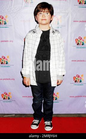 Cory Nichols pose pour les photographes au FoundationÕs 17th Annual Kids for Kids Family Carnival 2010 qui s'est tenu au Skylight SOHO, réunissant des enfants et leurs familles avec des « célébrités, des artistes, des restaurants de premier plan et des partenaires d'entreprise pour recueillir des fonds de sensibilisation et des fonds essentiels pour éliminer le sida pédiatrique », avec des fonds qui profitent à des efforts dans 17 pays. New York, NY. 11/06/10. Banque D'Images