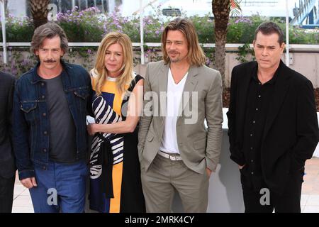 Ben Mendelsohn, Dede Gardner, Brad Pitt, Ray Liotta au photocall pour « les tuer doucement » au Festival de Cannes. Cannes, France. 22nd mai 2012. Banque D'Images