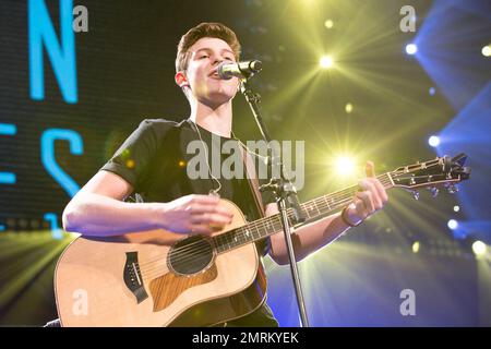 Shawn Mendes au BISS 108 Jingle ball, 14th décembre 2014 au TD Garden Banknorth de Boston. Banque D'Images