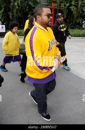 ICE Cube (O'Shea Jackson) arrive au Staples Center pour assister au match de basket-ball DE LA Lakers contre Miami Heat Christmas Day. Los Angeles, Californie. 12/25/10. Banque D'Images