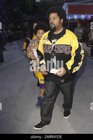 ICE Cube arrive pour le match LA Lakers contre LA Clippers au Staples Center. Los Angeles, Californie. 4th avril 2012. Banque D'Images