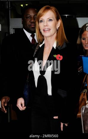 Marg Helgenberger, star de la CSI, est visible sur BBC radio One dans un costume noir assorti d'un haut blanc et de talons hauts gris. Marg, qui joue Catherine Willows sur le film phare de la SCS sur le crime, CSI, se prépare à quitter le laboratoire du crime au milieu de sa saison 12th. Londres, Royaume-Uni. 3rd novembre 2011. Banque D'Images