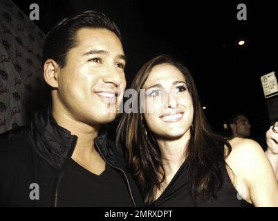 En plus ! L'hôte et le nouveau père Mario Lopez fait une apparition à la boîte de nuit Manor après avoir contribué au lancement de l'Urbanathlon de Santé masculine 2010 à Grant Park. Lopez et sa petite amie Courtney Mazza ont accueilli leur première fille, Gia Francesca Lopez, sur 11 septembre 2010. Chicago, Illinois. 10/16/10. Banque D'Images