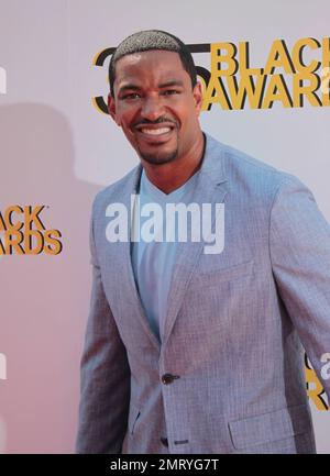 L'animateur de la cérémonie de remise des prix Laz Alonzo pose sur le tapis rouge avant les Black Awards 365 de McDonald's qui se tiennent au théâtre Mahalia Jackson de la Nouvelle-Orléans, en Louisiane. 6th juillet 2012. Banque D'Images