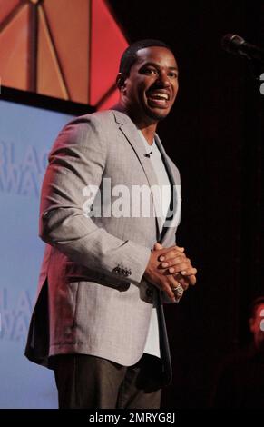 L'animateur de la cérémonie de remise des prix Laz Alonzo s'adresse au public lors des Black Awards 365 de McDonald's, qui ont eu lieu au théâtre Mahalia Jackson de la Nouvelle-Orléans, en Louisiane. 6th juillet 2012. Banque D'Images