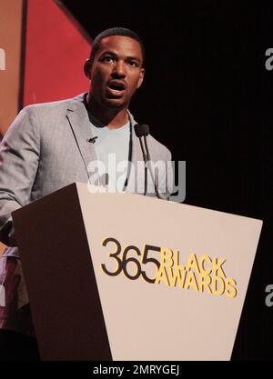 L'animateur Laz Alonzo, acteur et cérémonie de remise des prix, s'adresse au public lors des Black Awards 365 de McDonald's, qui se tiennent au théâtre Mahalia Jackson de la Nouvelle-Orléans, en Louisiane. 6th juillet 2012. Banque D'Images