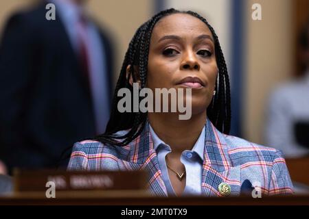 Shontel Brown (démocrate de l'Ohio), représentant des États-Unis, lors d'une réunion du Comité de surveillance et de responsabilisation de la Chambre des représentants des États-Unis à Washington, D.C., aux États-Unis, mardi, 31 janvier, 2023. Photo de Julia Nikhinson/CNP/ABACAPRESS.COM Banque D'Images