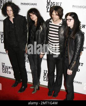 The Dead Weather avec Jack White, Alison Mosshart (des Kills), Dean Ferita (des Queens de Stoneage) et Jack Lawrence (des Raconteurs) à la fête d'après-vente pour qu'il se fait entendre au Mann's Festival Theatre de Westwood. Los Angeles, Californie. 6/19/09. . Banque D'Images