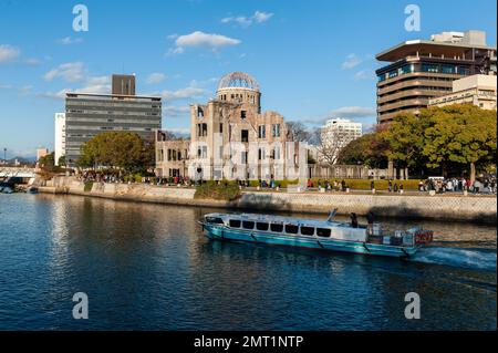 Hiroshima, Japon - 1 janvier 2020. Extérieur du centre-ville de Hirsoshima, près du parc de la paix. Banque D'Images