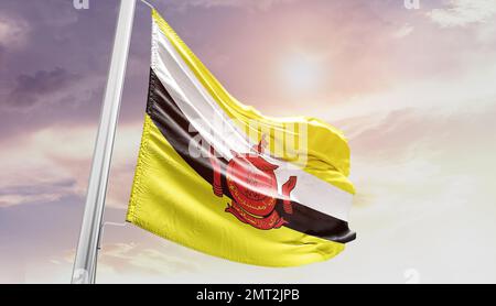 le brunei agite le drapeau dans un ciel magnifique. Banque D'Images