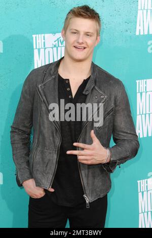 Alexander Ludwig aux MTV Movie Awards 2012 à l'amphithéâtre Gibson. Los Angeles, Californie. 3rd juin 2012. . Banque D'Images