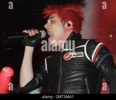 Mon roman chimique et homme de front Gerard Way se produit au premier jour du Reading Festival 2011. Reading, Royaume-Uni. 26th août 2011. Banque D'Images