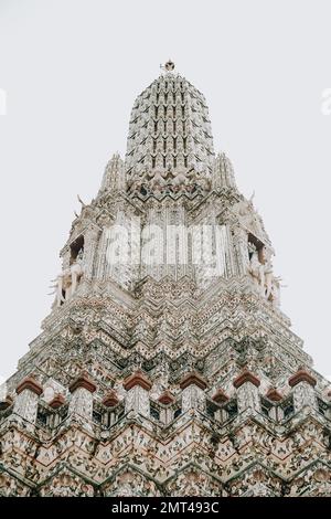 Les détails complexes de Wat Arun, le célèbre Temple de l'Aube de Bangkok Banque D'Images