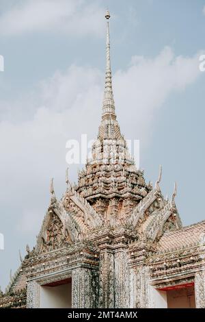 Les détails complexes de Wat Arun, le célèbre Temple de l'Aube de Bangkok Banque D'Images