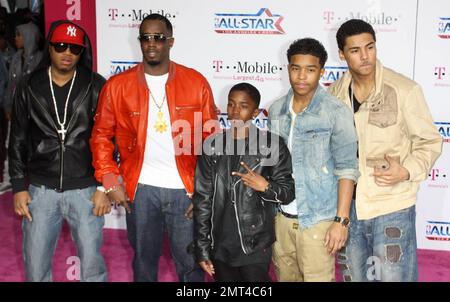 Sean Combs (alias Diddy) avec ses fils Christian Combs, Justin Combs et le fils de sa petite amie Kimberly porter, Quincy Jones Brown sur le tapis rose avant le match All-Star de la NBA 2011 qui a eu lieu au Staples Center. Los Angeles, Californie. 02/20/11. Banque D'Images