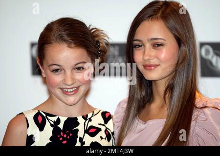 Ella Purnell et Isobel Meikle-Small au photocall pour « Never Lay Me Go » au BFI London film Festival. Londres, Royaume-Uni. 10/13/10. Banque D'Images