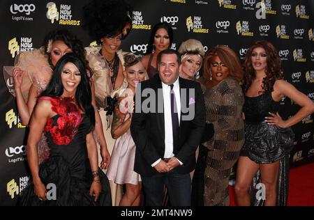 Ross Matthews (au centre) avec la participation de la « course de dragsters RuPaul's Drag Race » à la troisième édition annuelle des prix New Now Next de logo Network à l'Edison du centre-ville de Los Angeles, en Californie. 6/8/10. Banque D'Images