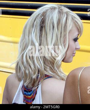 Les cheveux de Nicole Richie ont besoin d'un maquillage. Les extensions de la petite star de la réalité étaient exposées lors de la prise de la simple Life à Los Angeles, ca. aujourd'hui. 4/11/07 Banque D'Images