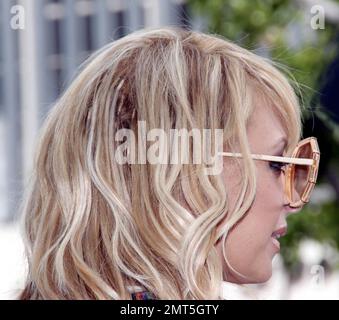 Les cheveux de Nicole Richie ont besoin d'un maquillage. Les extensions de la petite star de la réalité étaient exposées lors de la prise de la simple Life à Los Angeles, ca. aujourd'hui. 4/11/07 Banque D'Images