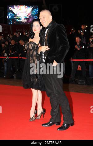 DITA Von Teese et Jena Paul Gaultier aux NRJ Music Awards à Cannes, France. 1/23/10. Banque D'Images