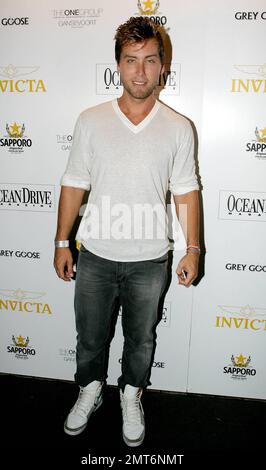 Lance Bass arrive pour le magazine « Ocean Drive » juillet/août Swim issue Celebration sur le toit de Gansevoort Miami Beach à Miami Beach, FL. 7/15/10. Banque D'Images