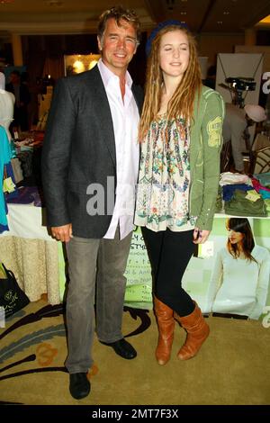 John Schneider assiste (avec sa fille) à la première suite Oscar annuelle de 100 étoiles, la première suite Oscar Gifting tenue à l'hôtel Beverly Hills, Beverly Hills, Californie, 02/23/10. . Banque D'Images