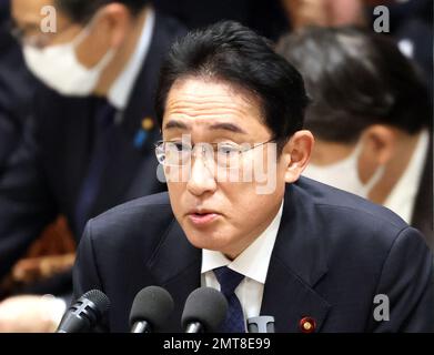 Tokyo, Japon. 1st févr. 2023. Le Premier ministre japonais Fumio Kishida répond à une question lors de la session du comité du budget de la Chambre basse, à la Diète nationale, à Tokyo, mercredi, 1 février 2023. Credit: Yoshio Tsunoda/AFLO/Alay Live News Banque D'Images