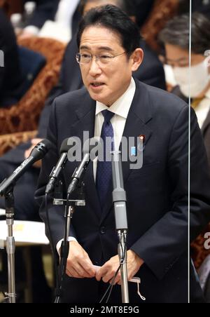 Tokyo, Japon. 1st févr. 2023. Le Premier ministre japonais Fumio Kishida répond à une question lors de la session du comité du budget de la Chambre basse, à la Diète nationale, à Tokyo, mercredi, 1 février 2023. Credit: Yoshio Tsunoda/AFLO/Alay Live News Banque D'Images