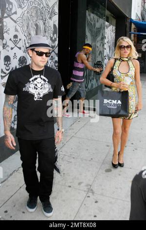 Paris Hilton et Benji Madden quittant le magasin de Benji DCMA sur Melrose à West Hollywood, CA. 06/24/2008. Banque D'Images