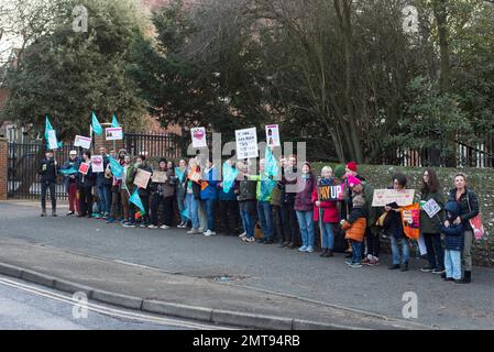 Brighton et Hove, East Sussex. 1st février 2023. Grève des enseignants. Les membres de l'Union nationale de l'éducation (NEU) en Angleterre et au pays de Galles ont massivement voté pour la grève dans la campagne pour une augmentation de salaire entièrement financée, au-dessus de l'inflation. Outre les enseignants, le personnel de l'université, les travailleurs ferroviaires et la fonction publique sont également en grève. Les syndicats disent que c'est le plus grand jour de grève depuis plus d'une décennie, avec plus d'un demi-million de travailleurs en grève. Banque D'Images