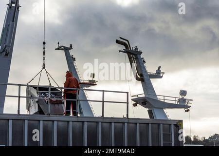 Déchargement de poissons du chalutier DE l'ANTARCTIQUE à Killybegs, comté de Donegal, Irlande. Banque D'Images