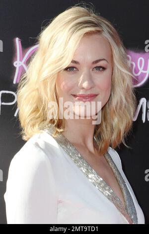 Yvonne Strahovski lors de la première à Los Angeles de 'Katy Perry: Part of Me' 3D-concert documentaire tenu au théâtre chinois de Grauman. Los Angeles, Californie. 26th juin 2012. . Banque D'Images