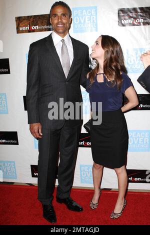 Eliza Dushku et Rick Fox, deux concurrents de « Dancing with the Stars », assistent aux prix humanitaires annuels 39th de Peace Over violence, qui se tiennent à l'hôtel Beverly Hills. Los Angeles, Californie. 10/29/10. Banque D'Images