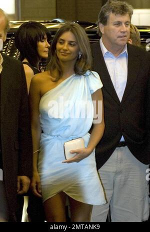 Parmi les rapports, elle attend son premier enfant avec l'amour de longue date Javier Bardem, Penelope Cruz assiste à la projection de 'Broken Gus' au Festival International du film de Toronto. Toronto, ONT. 9/10/09. Banque D'Images