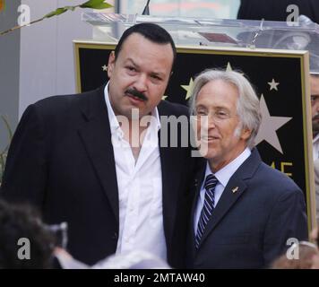 La chanteuse latine Pepe Aguilar et le président de la National Academy of Recording Arts and Sciences Neil Portnow à la cérémonie Pepe's Star sur le Hollywood Walk of Fame à Hollywood, CA. 26th juillet 2012. . Banque D'Images