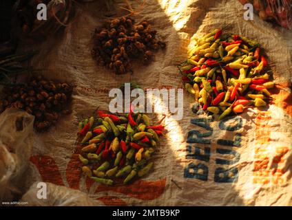 Une sélection de piments en vente sur un marché de Bali, Indonésie. Banque D'Images