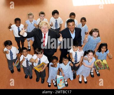 Peter Andre aide le maire Boris Johnson à recruter des « ambassadeurs de la lecture » pour un nouveau projet de lecture et d'alphabétisation à la Botwell Green Library. Londres, Royaume-Uni. 6/14/11. Banque D'Images