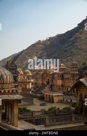 Shri Gyan Gopal Ji Temple dans le Galtaji, Jaipur, Rajasthan, Inde Banque D'Images