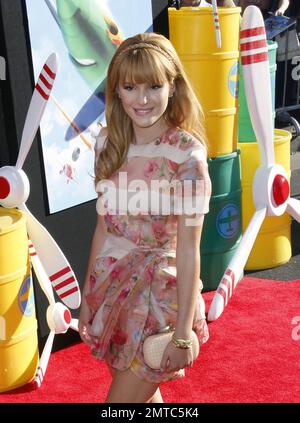 Bella Thorne à la première mondiale de "Disney's 'planes' au théâtre El Capitan. Hollywood, Californie. 5th août 2013. Banque D'Images