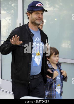 EXCLUSIF !! Rainn Wilson, la star du bureau, se fait une vague lorsqu'il arrive au match DE LA Kings au Staples Center. Los Angeles, Californie. 20th mai 2012. Banque D'Images