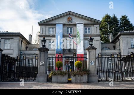 Tokyo, Japon. 1st févr. 2023. L'ambassade du Royaume-Uni de Grande-Bretagne et d'Irlande du Nord au Japon. L'actuelle ambassadrice britannique est Julia Longbottom. L'ambassade britannique au Japon est la mission diplomatique du Royaume-Uni au Japon. Elle est située à Tokyo et joue un rôle important dans la représentation des intérêts du Royaume-Uni dans le pays. L'ambassade est responsable des relations politiques, économiques et consulaires entre les deux pays. Crédit : ZUMA Press, Inc./Alay Live News Banque D'Images