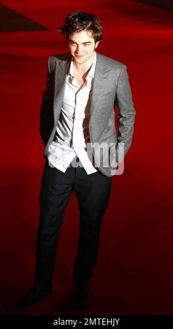 Robert Pattinson à la première britannique de « Remember Me » à Leicester Square. Londres, Royaume-Uni. 3/17/10. . Banque D'Images